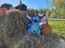 Load image into Gallery viewer, Big blue alien