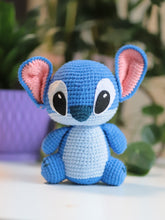 Load image into Gallery viewer, Big blue alien