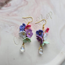 Load image into Gallery viewer, Crochet flower earrings