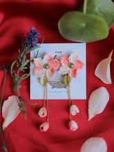 Load image into Gallery viewer, Beautiful floral dangle earrings