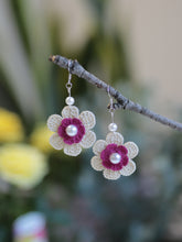 Load image into Gallery viewer, Beautiful floral dangle earrings