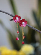 Load image into Gallery viewer, Beautiful floral dangle earrings
