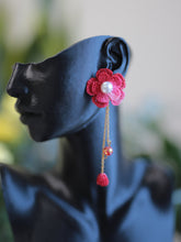 Load image into Gallery viewer, Beautiful floral dangle earrings
