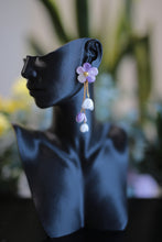 Load image into Gallery viewer, Beautiful floral dangle earrings