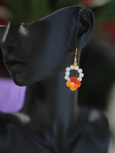 Load image into Gallery viewer, Flower with pearl dangle earrings