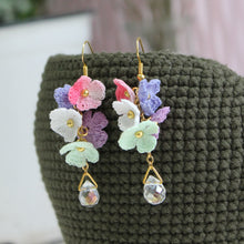 Load image into Gallery viewer, Crochet flower earrings