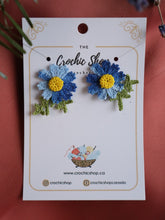 Load image into Gallery viewer, Ombre flower stud earrings