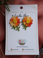 Load image into Gallery viewer, Ombre flower stud earrings