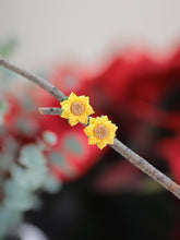 Load image into Gallery viewer, Sunflowestud earrings