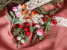 Load image into Gallery viewer, Acorn and Fall leaves Brooch