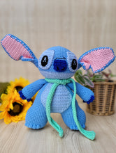 Load image into Gallery viewer, Big blue alien