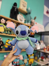 Load image into Gallery viewer, Big blue alien