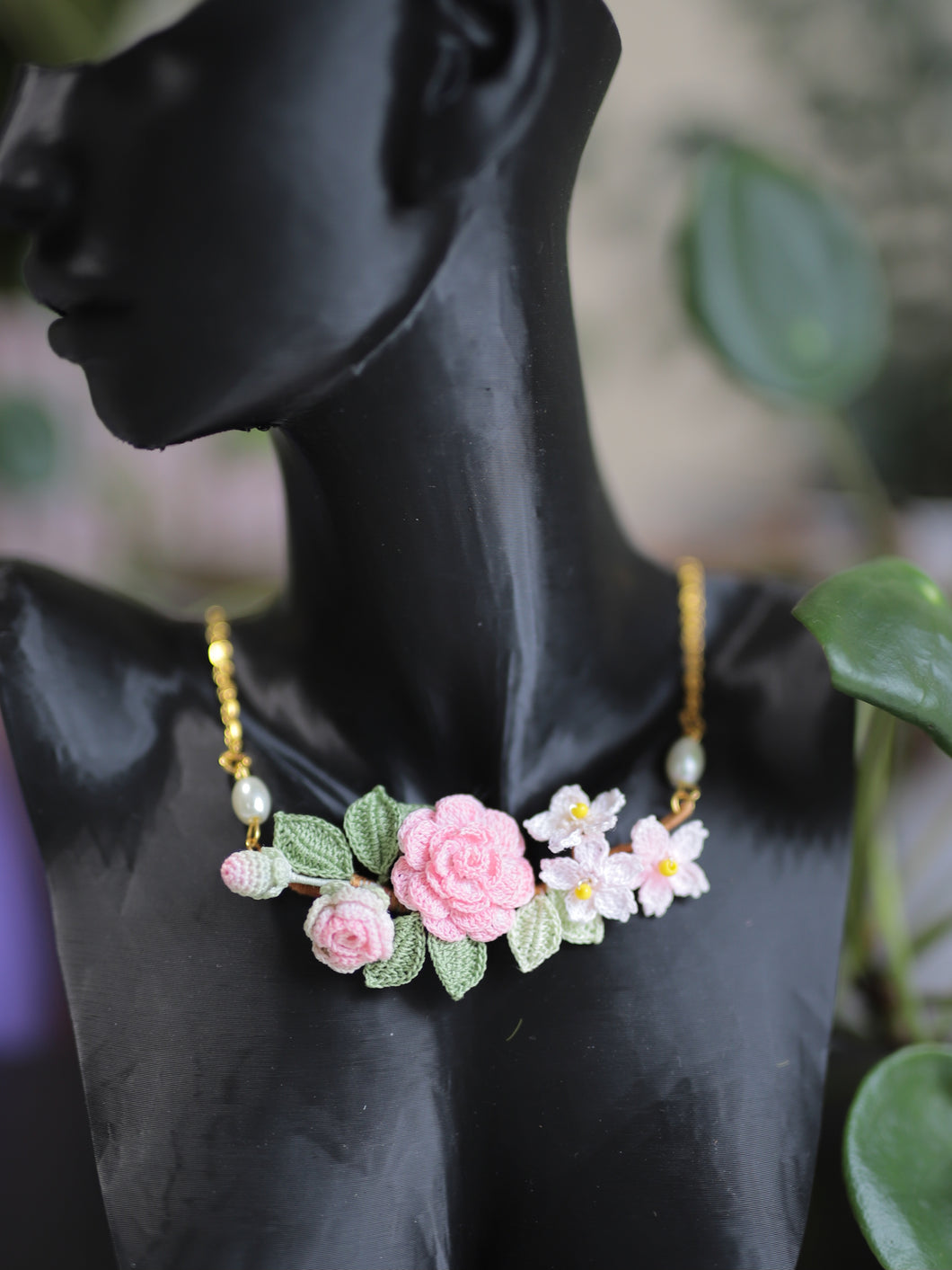 Mix pink rose and white flowers necklace