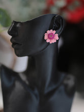 Load image into Gallery viewer, Pink daisy stud earrings
