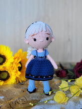 Load image into Gallery viewer, Young Ice queen
