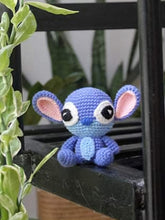 Load image into Gallery viewer, Blue alien keychain/ornament
